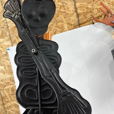 2 Halloween Yard Stakes, Motion Type