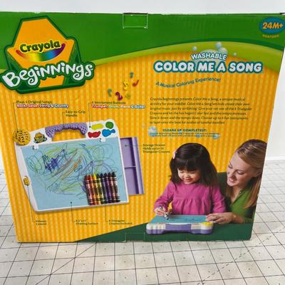 NEW Color Me A Song CRAYOLA NEW 