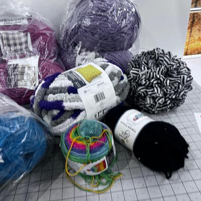 Lots of "Big" Yarn. Many Colors 