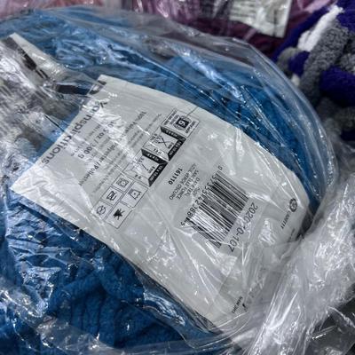 Lots of "Big" Yarn. Many Colors 