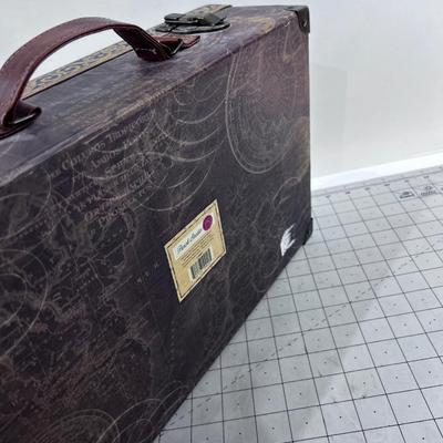 Paper Suite Case for Storage or Décor' 