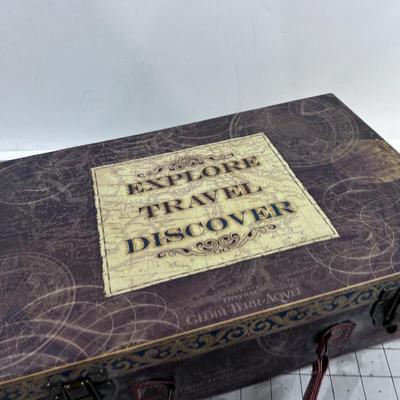 Paper Suite Case for Storage or Décor' 