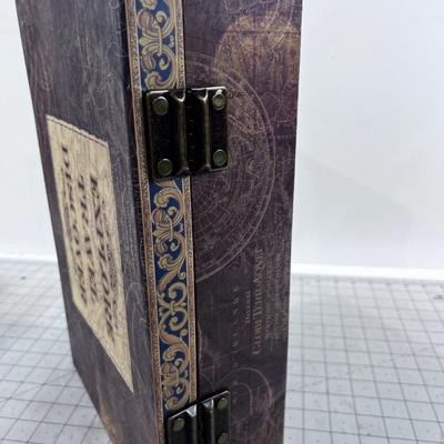 Paper Suite Case for Storage or Décor' 