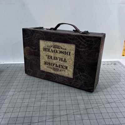 Paper Suite Case for Storage or Décor' 