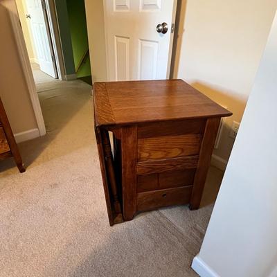 Unique Oak Folding/Expandable Desk/Nightstand (UB1-RG)
