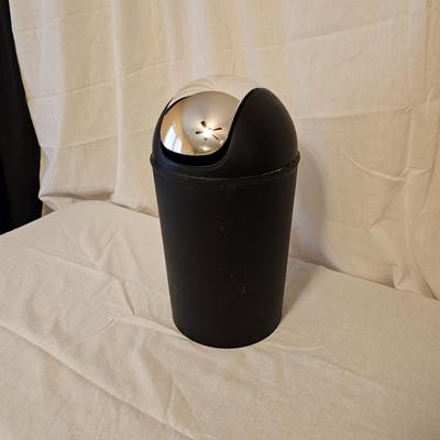Pair of Trash Receptacle (BD-JS)