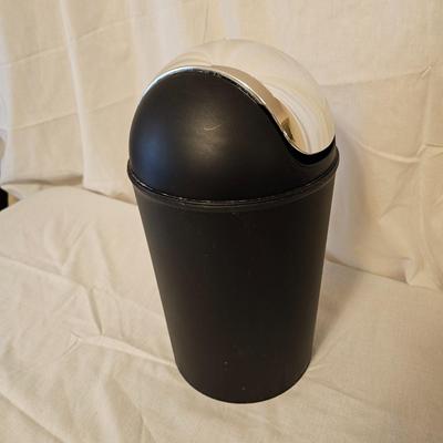 Pair of Trash Receptacle (BD-JS)