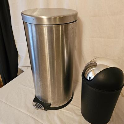 Pair of Trash Receptacle (BD-JS)