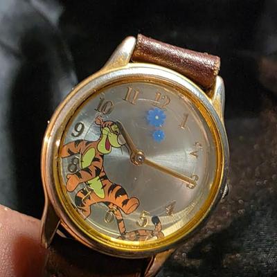 Vintage Disney Tigger Watch by SII with Brown Leather Band – Classic Winnie the Pooh Character Timepiece