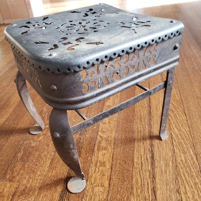 Black Metal Iron Footman (D-BM)