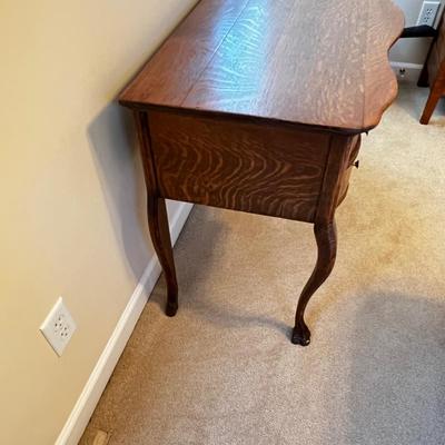 Queen Anne Style Writing Desk (UB1-RG)