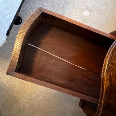 Queen Anne Style Writing Desk (UB1-RG)