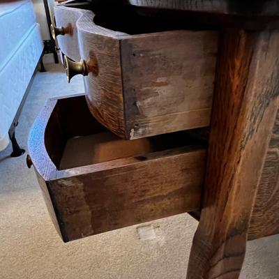 Queen Anne Style Writing Desk (UB1-RG)