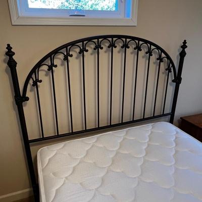 Full Size Metal Headboard With Frame (UB1-RG)