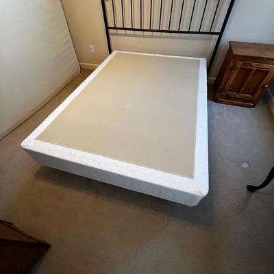 Full Size Metal Headboard With Frame (UB1-RG)