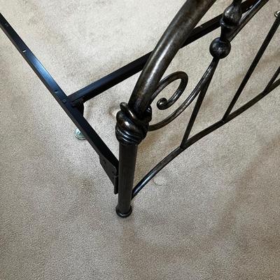 Ornate Spindle Full Size Bed (UB2-RG)