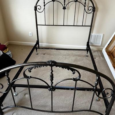 Ornate Spindle Full Size Bed (UB2-RG)