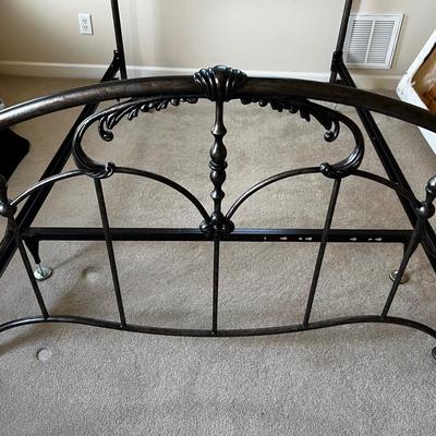 Ornate Spindle Full Size Bed (UB2-RG)