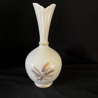 Lenox ‘Masterpiece’ & ‘Wheat’ Porcelain Vases (LR-RG)