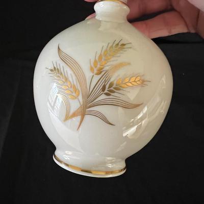 Lenox ‘Masterpiece’ & ‘Wheat’ Porcelain Vases (LR-RG)