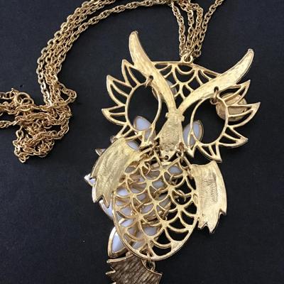 Beautiful vintage, dancing feather 1960s, white milk, glass, large, gold tone, owl, statement, necklace