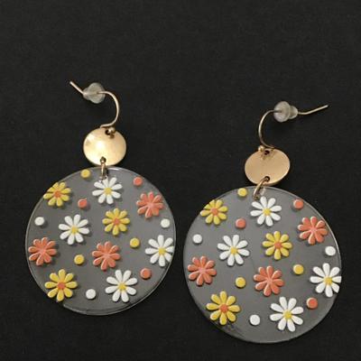 Cute, gold tone, yellow orange, white daisy, acrylic, statement, earrings