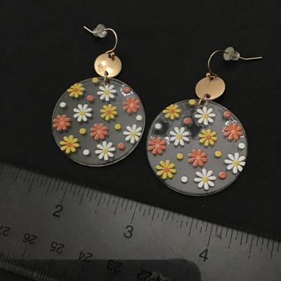 Cute, gold tone, yellow orange, white daisy, acrylic, statement, earrings