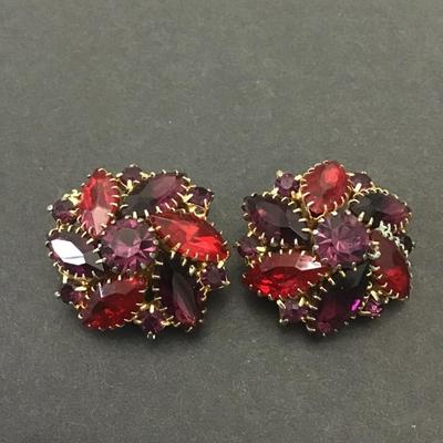 Gorgeous, vintage rhinestone cluster clip on earrings, red and purple stones gold toned
