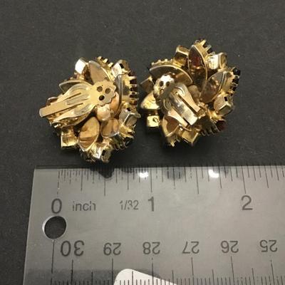 Gorgeous, vintage rhinestone cluster clip on earrings, red and purple stones gold toned