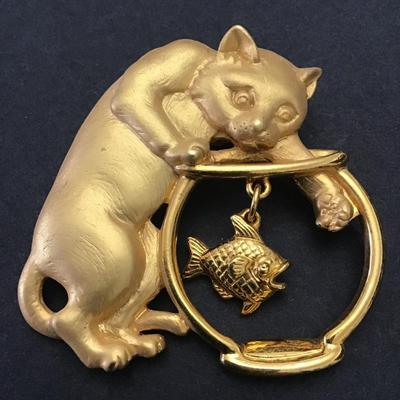 Vintage JJ gold tone cat fish bowl brooch excellent condition