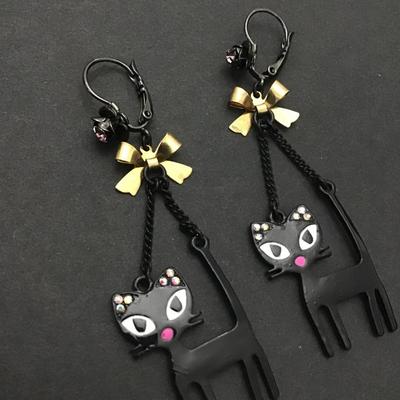 Super cute vintage, Betsey Johnson, Black kitten drop dangle earrings