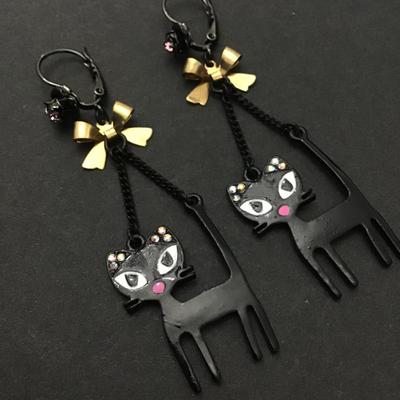 Super cute vintage, Betsey Johnson, Black kitten drop dangle earrings