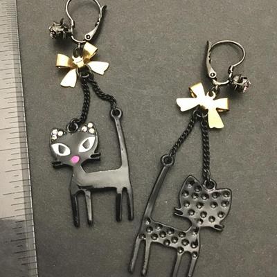 Super cute vintage, Betsey Johnson, Black kitten drop dangle earrings