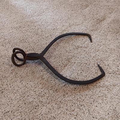 LARGE CAST IRON ICE BLOCK TONGS
