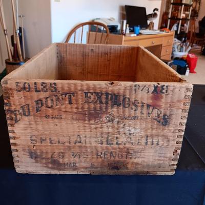 DU PONT EXPLOSIVES WOODEN CRATE