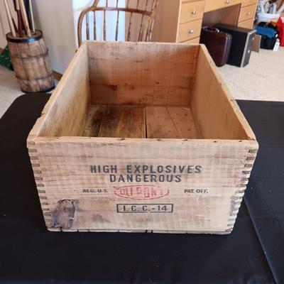 DU PONT EXPLOSIVES WOODEN CRATE