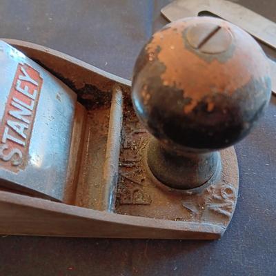 STANLEY #4 WOOD PLANE AND 2 HAMMERS