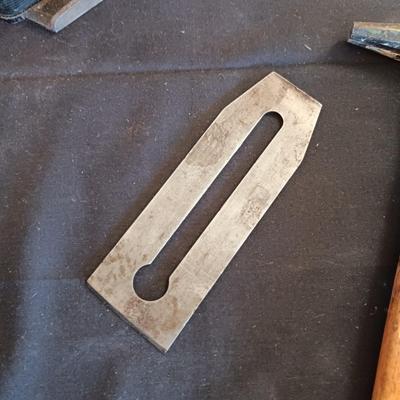 STANLEY #4 WOOD PLANE AND 2 HAMMERS