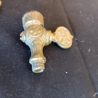 ANTIQUE ORNATE GAS LAMP BRASS VALVES