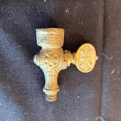 ANTIQUE ORNATE GAS LAMP BRASS VALVES