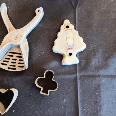 VINTAGE KITCHEN ITEMS