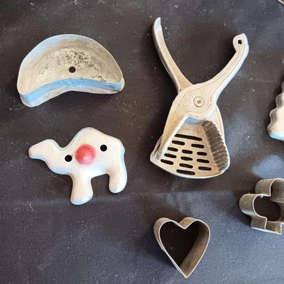 VINTAGE KITCHEN ITEMS