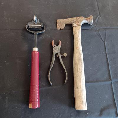 STANLEY NO 70 WOOD PLANE, HOG RINGER AND A SHINGLING HALF HATCHET