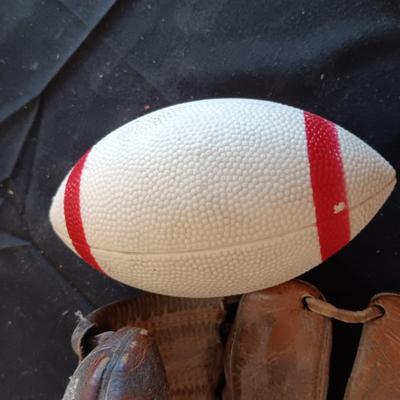 VINTAGE CATCHERS MITT, 1972 SUGAR BOWL TOY FOOTBALL