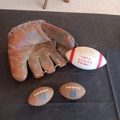 VINTAGE CATCHERS MITT, 1972 SUGAR BOWL TOY FOOTBALL