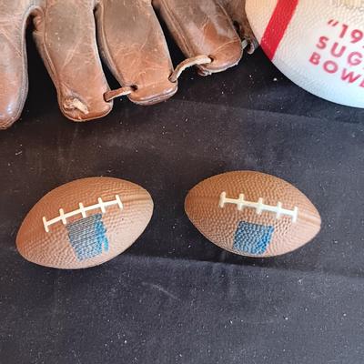VINTAGE CATCHERS MITT, 1972 SUGAR BOWL TOY FOOTBALL
