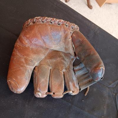 VINTAGE CATCHERS MITT, 1972 SUGAR BOWL TOY FOOTBALL