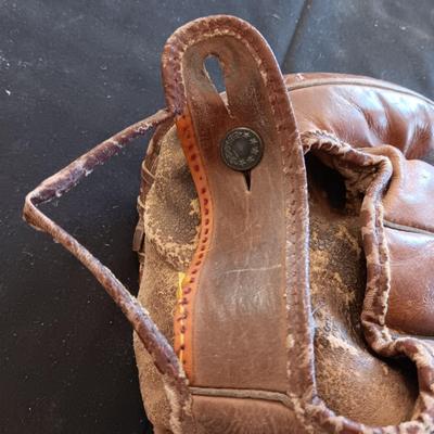 VINTAGE CATCHERS MITT, 1972 SUGAR BOWL TOY FOOTBALL