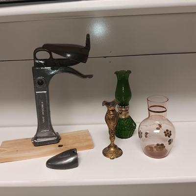 LADY JOSEPHINE SHOE SHINE HOLDER