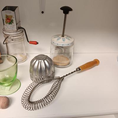 VINTAGE KITCHEN ITEMS